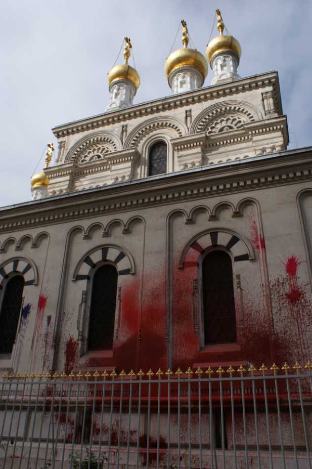 Вандалы облили краской православную церковь в Женеве / Vandalisme à l'église russe E3